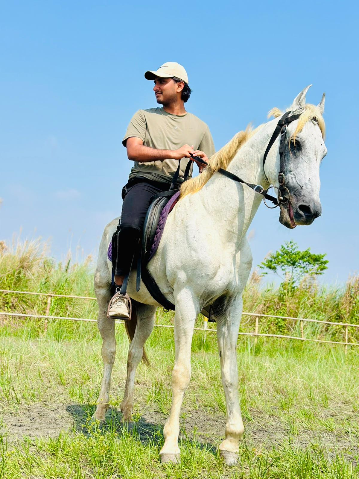 Aehtesham horse riding, photo 2
